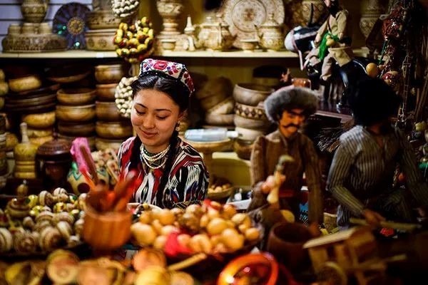 Chợ Ba Tư nổi tiếng với các mặt hàng vintage, có giá trị lịch sử và văn hóa lâu đời